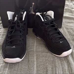 Jordan Take Flight | Black/White | Size 10  | Excellent Condition